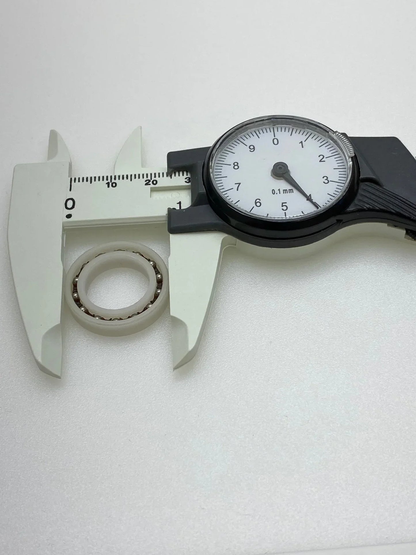 Dial Caliper 0-150mm / 0.1 WHITE Plastic Vernier Caliper Metric Measuring Tool - fast shipping 🇺🇸